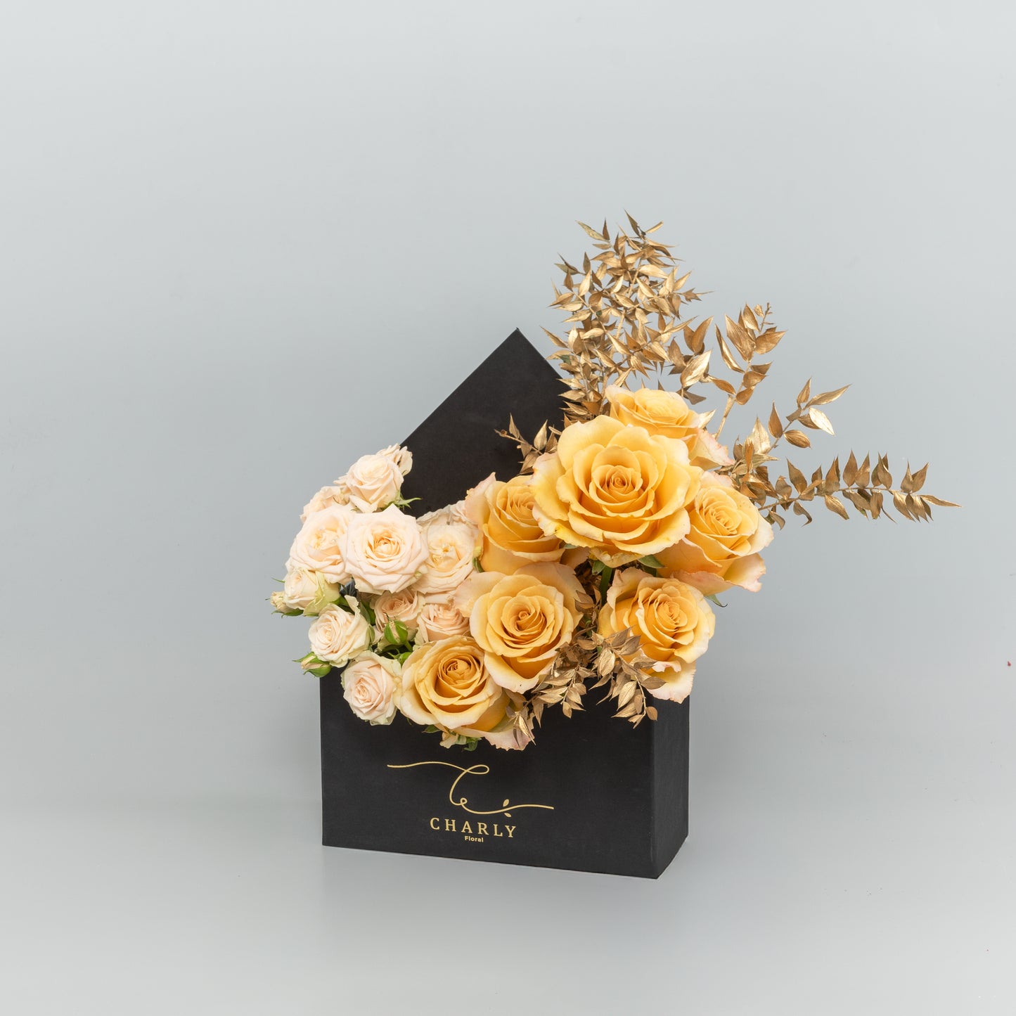 8 Roses Golden Noir Box