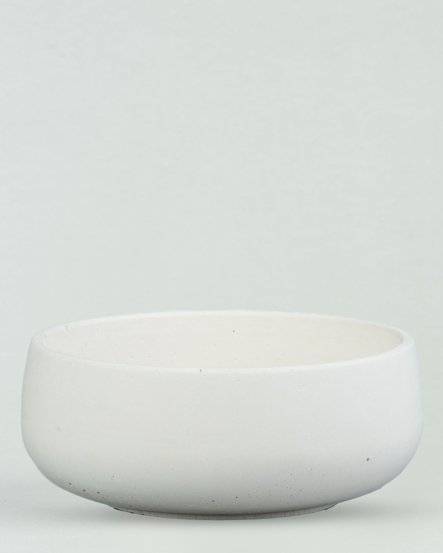 Grand Concrete Bowl: Spacious and Stylish Pottery