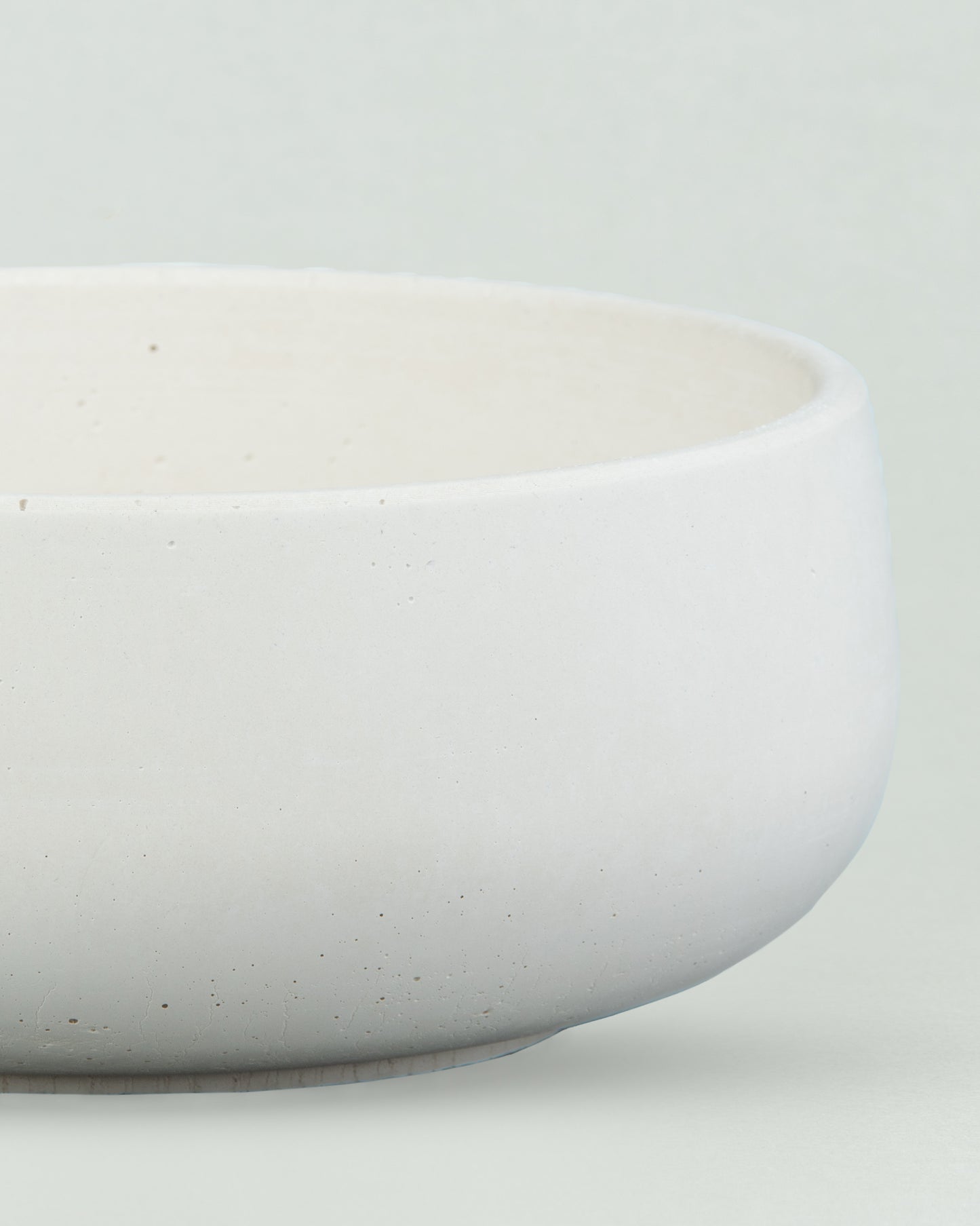 Grand Concrete Bowl: Spacious and Stylish Pottery