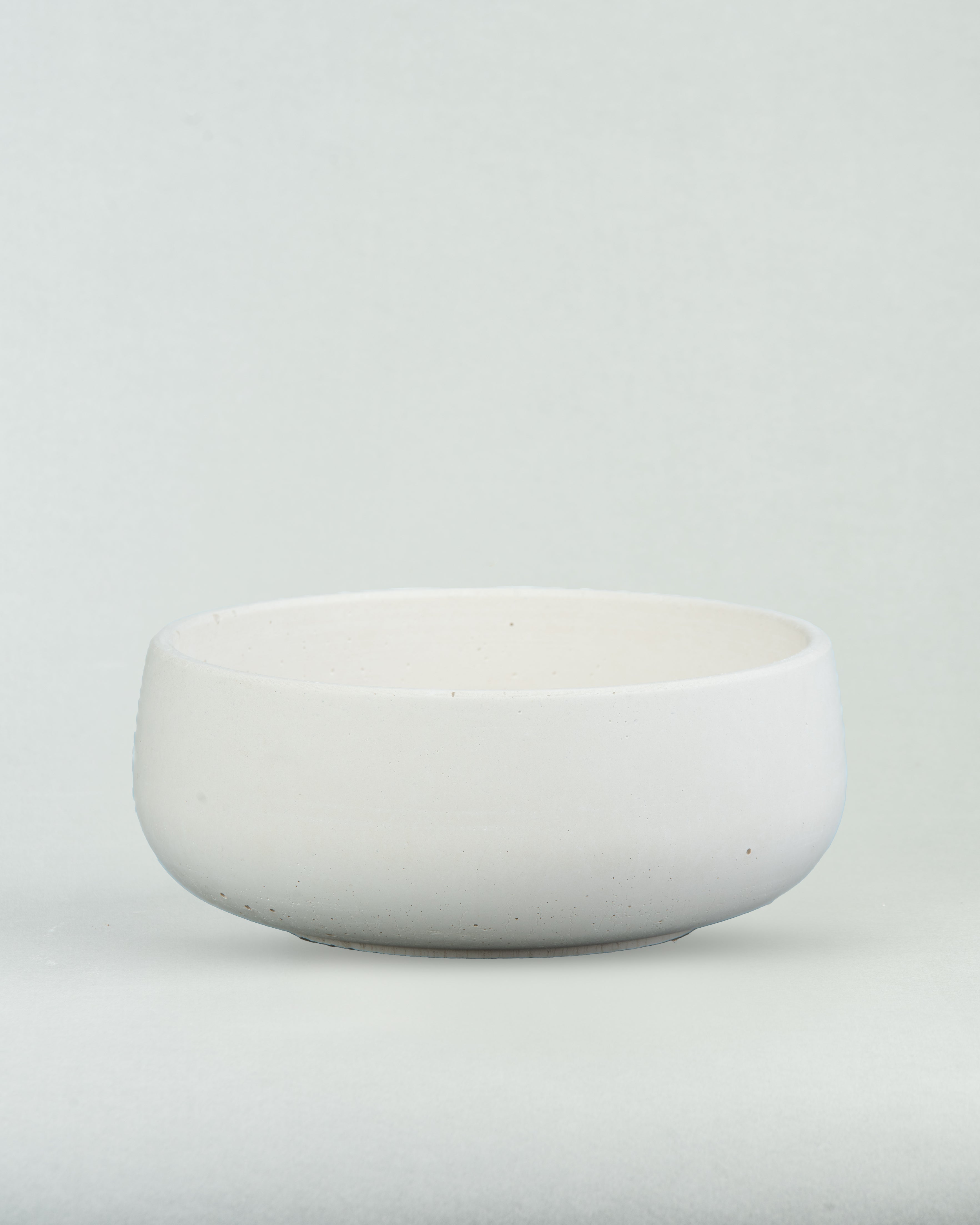 Grand Concrete Bowl: Spacious and Stylish Pottery