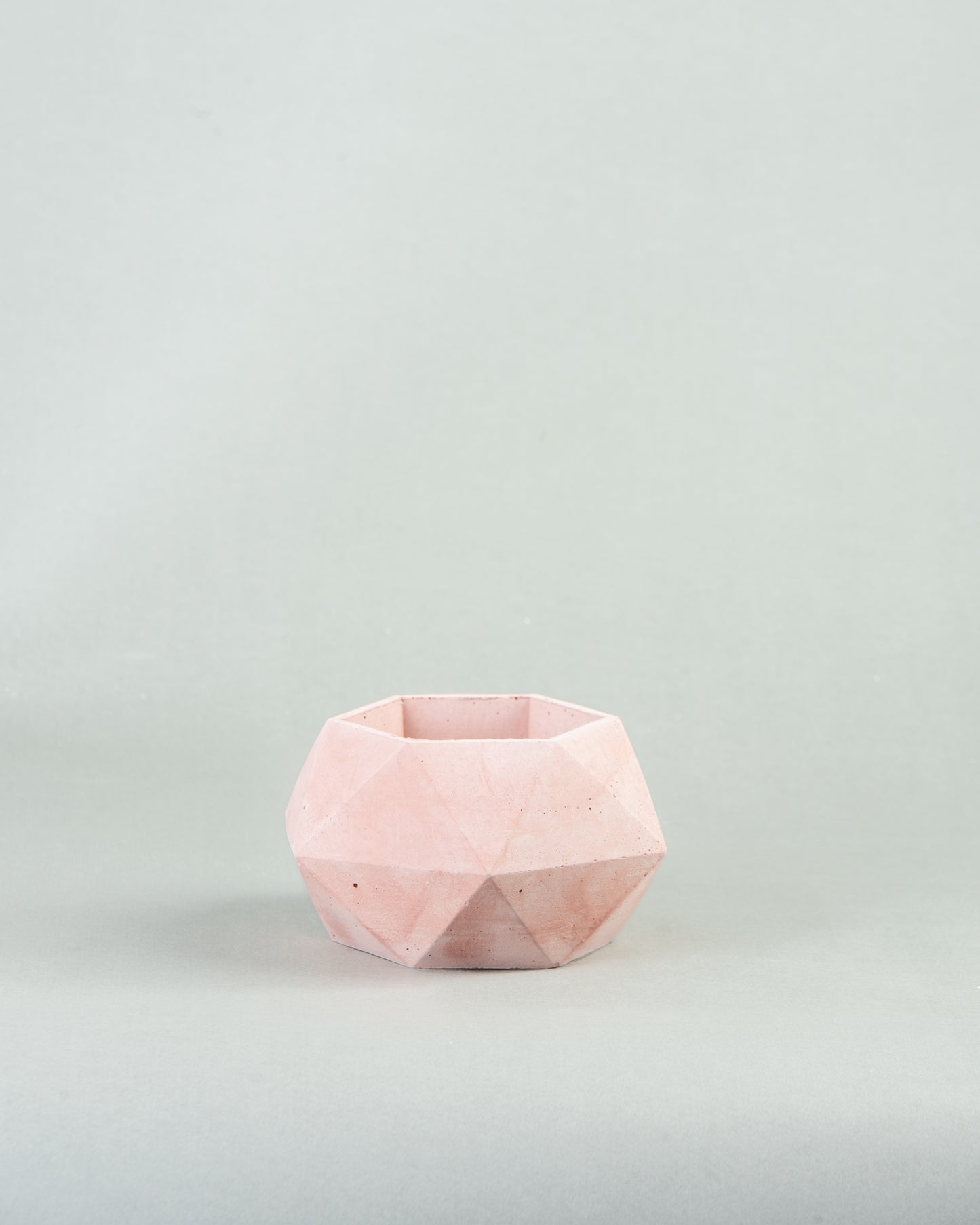 Hexagonal Harmony: Distinctive Planters in Six Colors