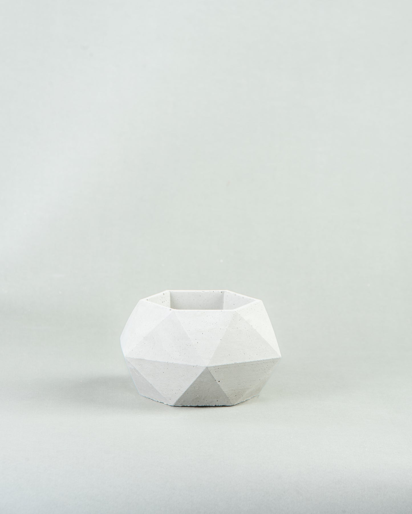 Hexagonal Harmony: Distinctive Planters in Six Colors