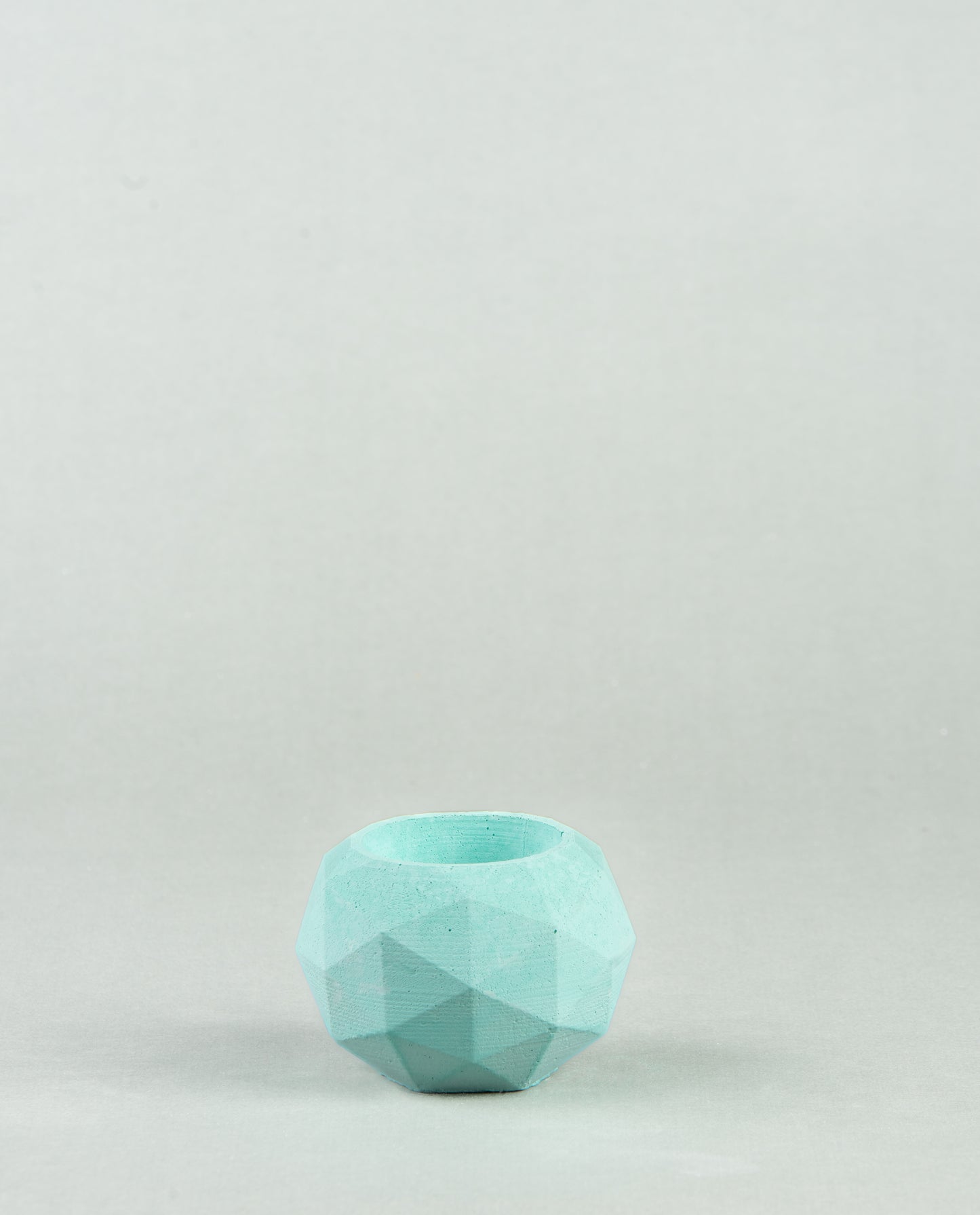 Polygonal Petite Collection: Small Round Holders for Cacti and Candles in Six Colors