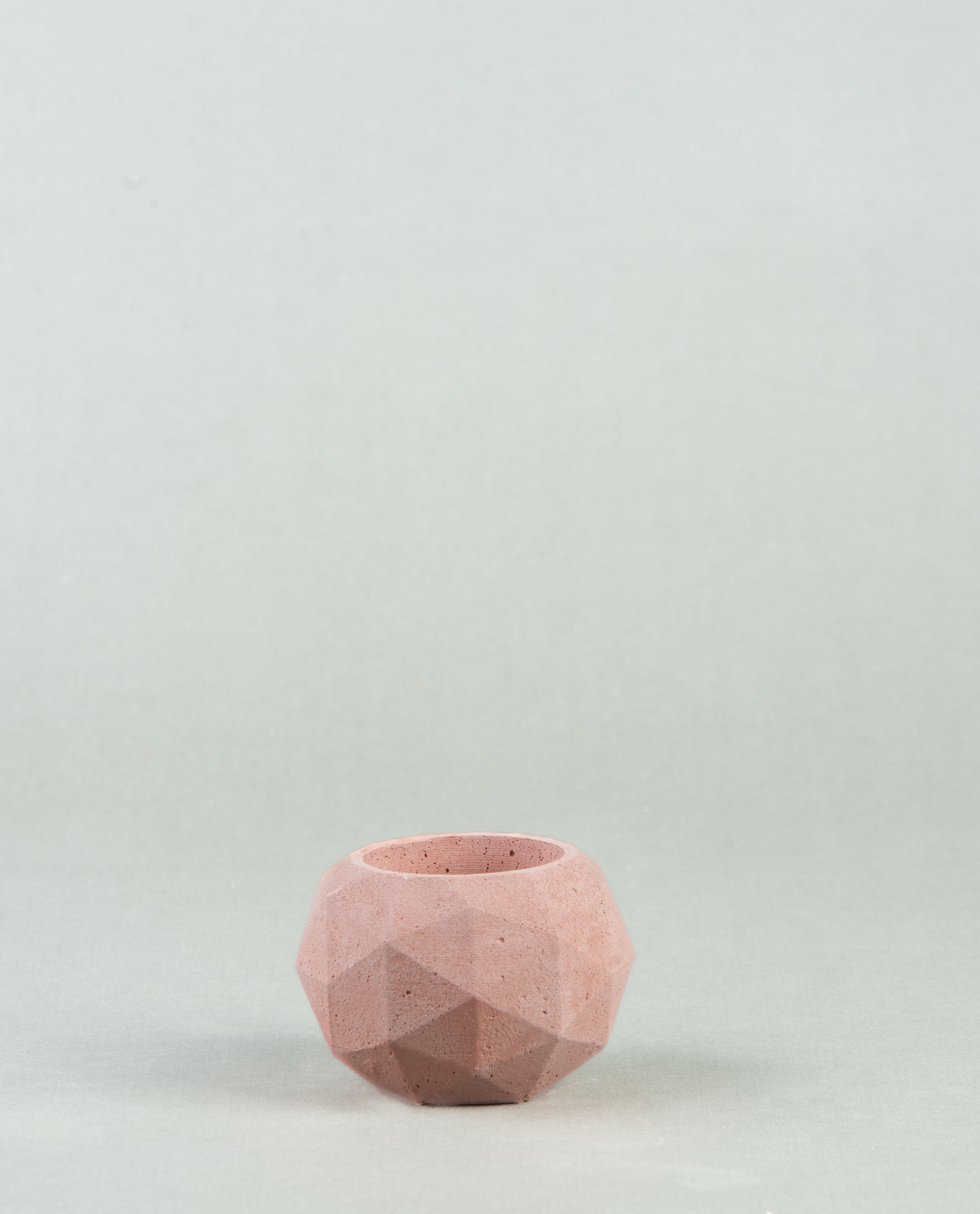 Polygonal Petite Collection: Small Round Holders for Cacti and Candles in Six Colors