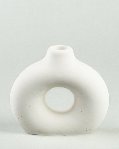 Circular Harmony: White Concrete Vase in Contemporary Design