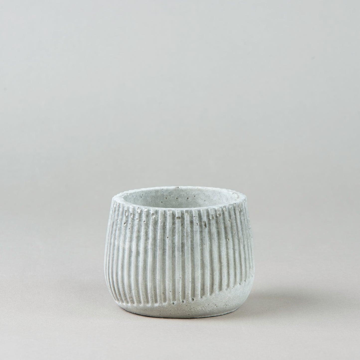 Nordic Simplicity: Concrete Design Vessel