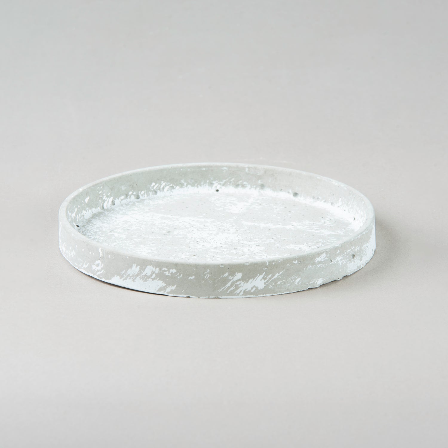 Minimalist Modern: Round Concrete Tray