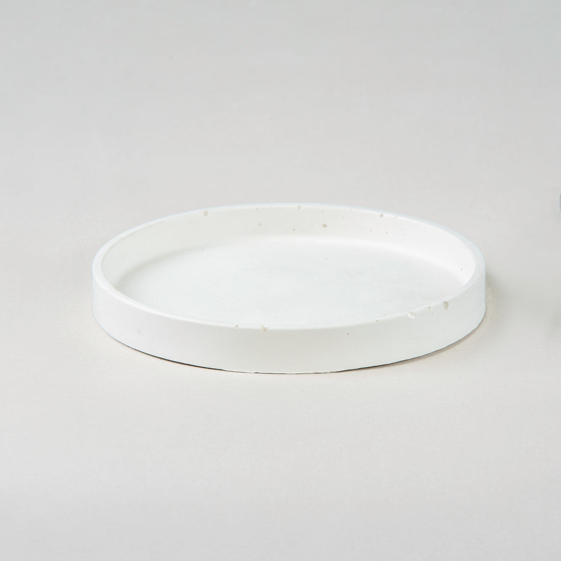 Minimalist Modern: Round Concrete Tray