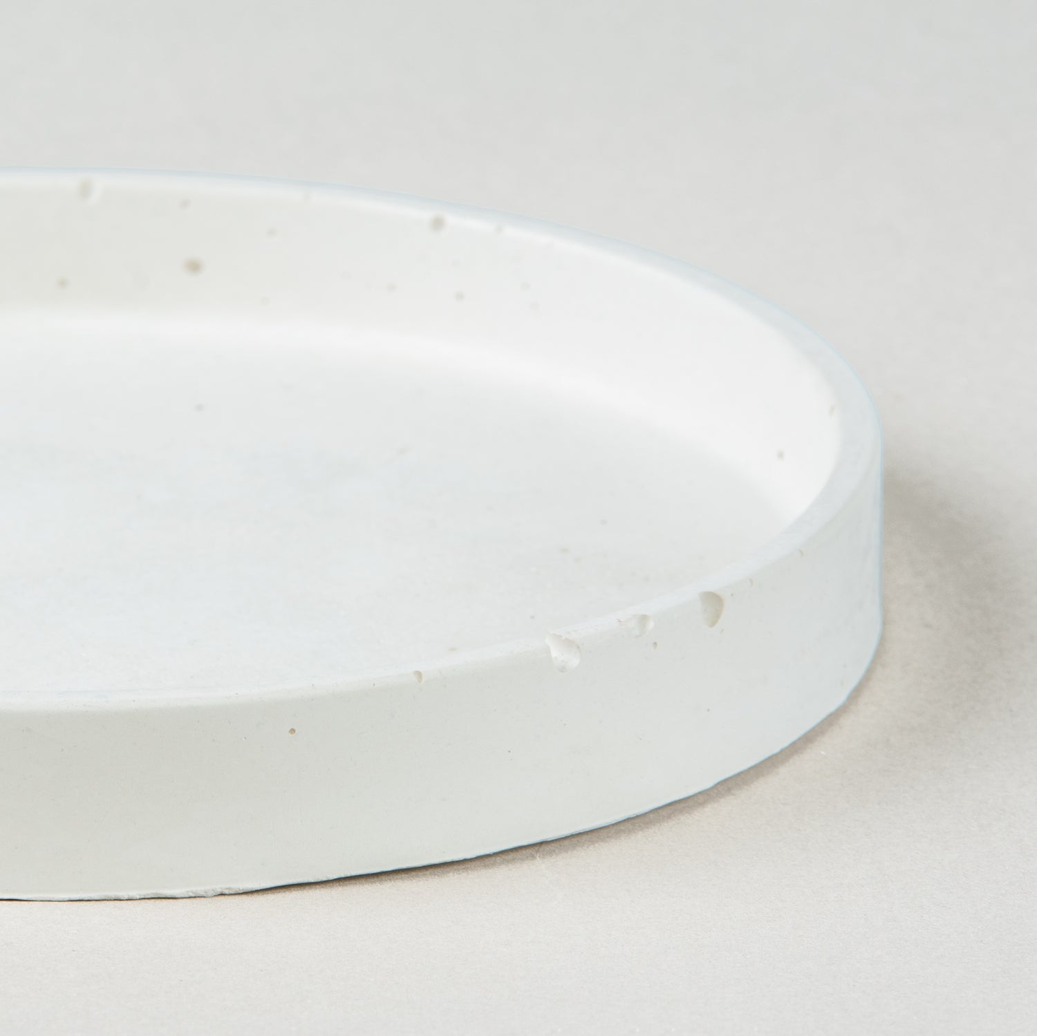 Minimalist Modern: Round Concrete Tray