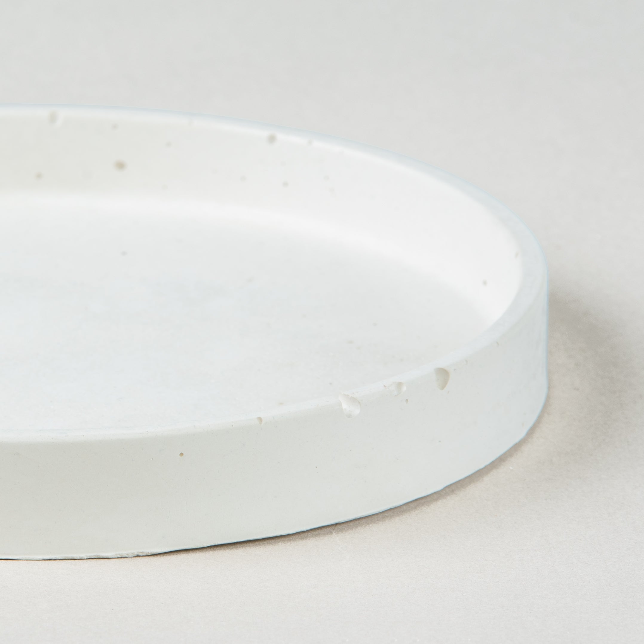 Minimalist Modern: Round Concrete Tray