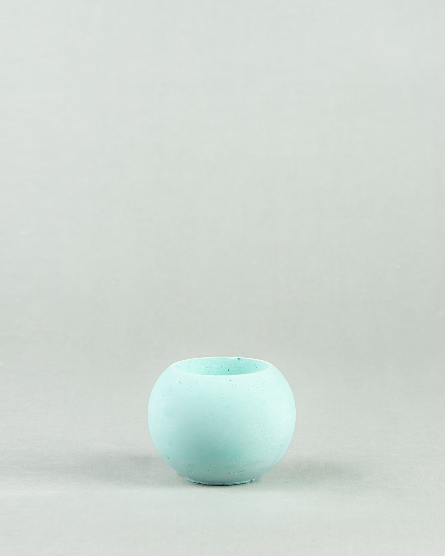 Circular Charm Collection: Small Round Holders for Cacti and Candles in Five Colors